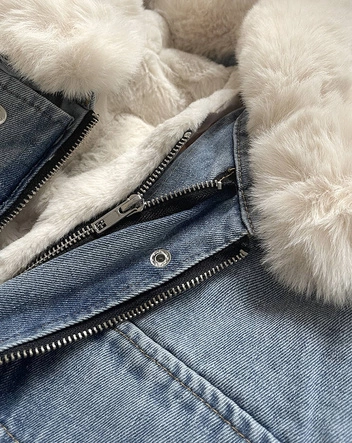 DAMSKA KURTKA JEANSOWA Z FUTRZANĄ PODPINKĄ NIEBIESKA-ECRU (9020#)