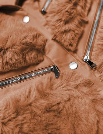 KRÓTKA FUTRZANA KAMIZELKA Z EKOSKÓRĄ KARMELOWA (BR9595-22)