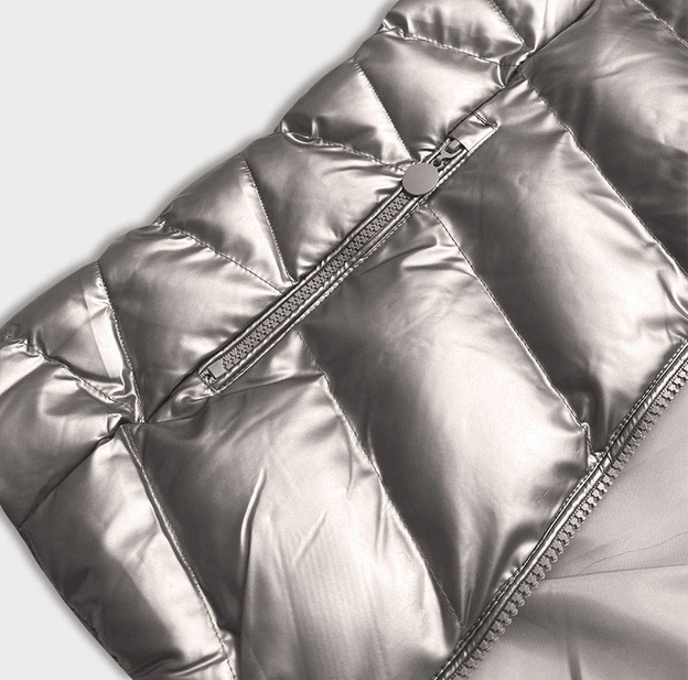 Błyszcząca damska kurtka zimowa z kapturem srebrna (5m773-401)