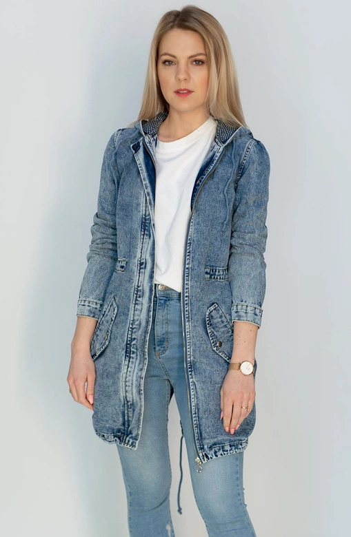 Długa jeansowa damska kurtka z kapturem niebieska (c122)