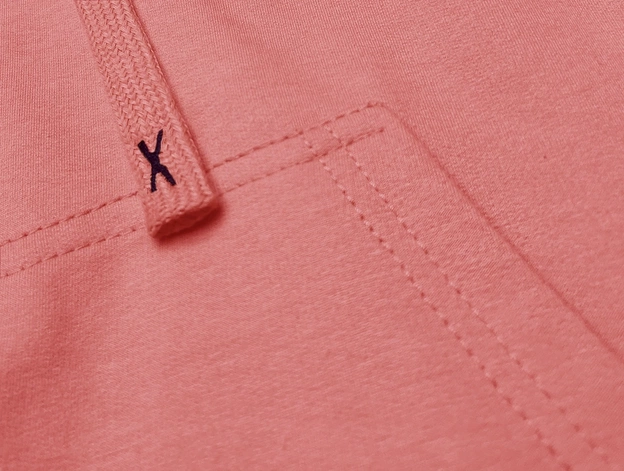 Krótka bluza dresowa z kapturem łososiowa (8B939-37)