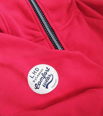 DRES Z KAPTUREM I WYSOKĄ STÓJKĄ MALINOWY (AMG747A)