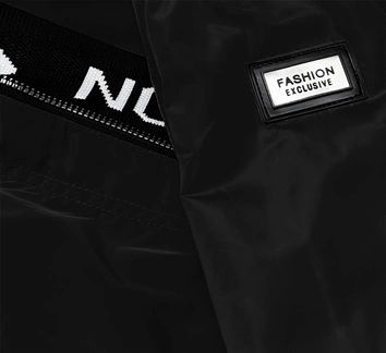 Cienka kurtka damska z ozdobną lamówką czarna (B8145-1)