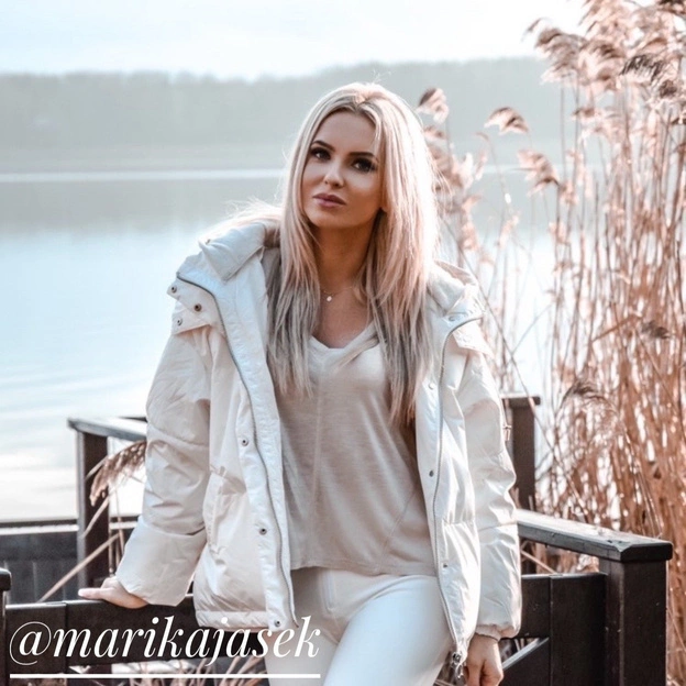 Krótka kurtka damska zimowa z puchem naturalnym biała (7113)