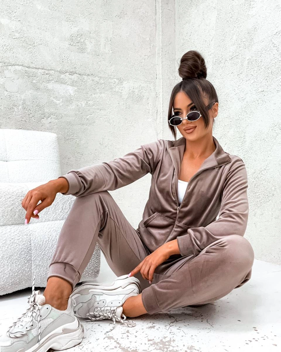 Welurowy komplet z rozpinaną bluzą cappuccino (771)