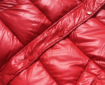 Krótka kurtka puchowa typu crop czerwona (d2-3831-16)