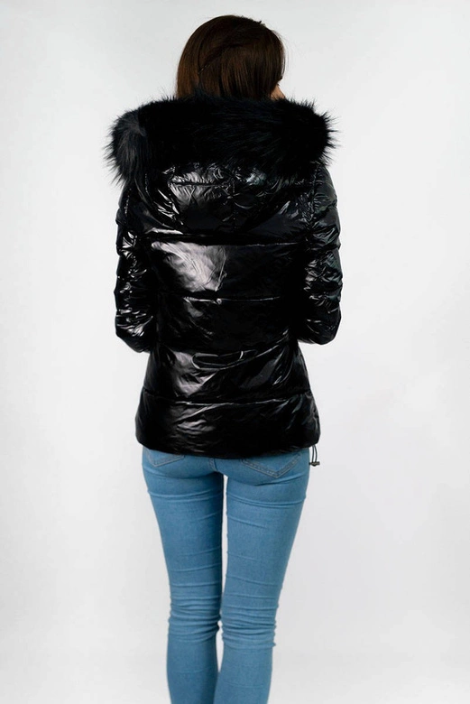 BŁYSZCZĄCA PIKOWANA KURTKA CZARNA (7693)