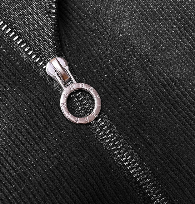 Komplet dresowy w prążki z ozdobnymi ściągaczami czarny (AMG-345A)