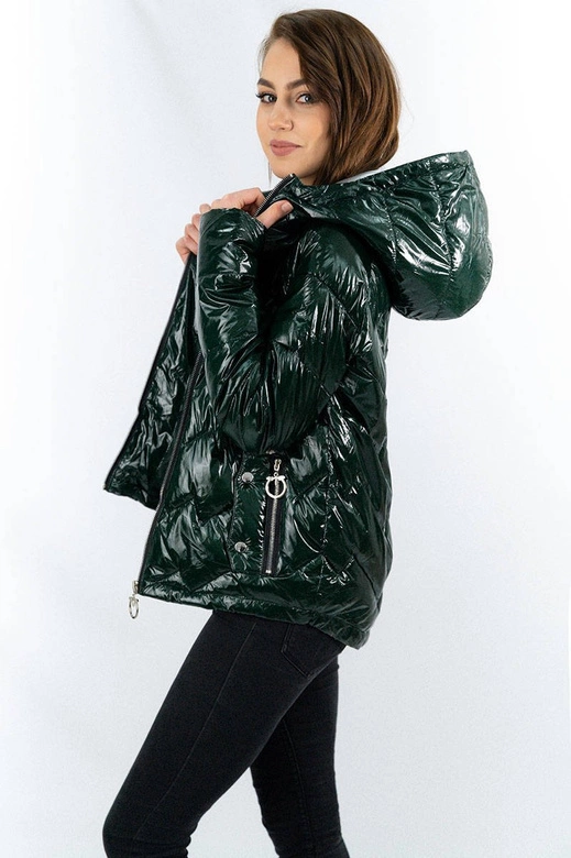 PIKOWANA KURTKA DAMSKA Z KAPTUREM ZIELONA (R9562)