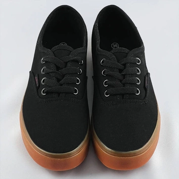 Tenisówki na kontrastowej podeszwie czarne (aw0212-01)