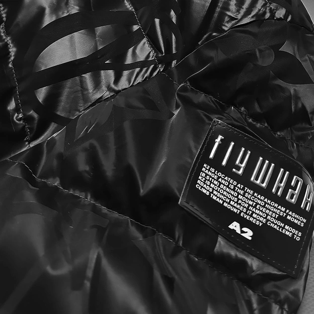 Krótka kurtka zimowa w kwiaty czarna (CAN-597)