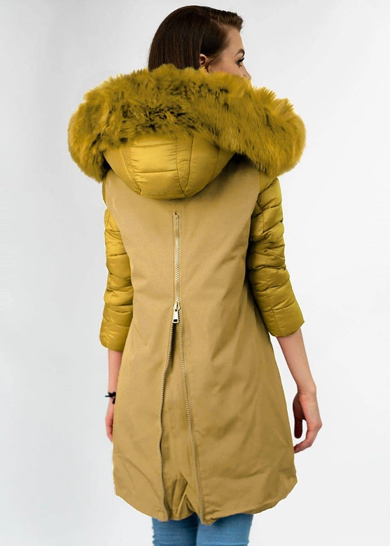 Zimowa kurtka damska z łączonych materiałów żółta (7708)