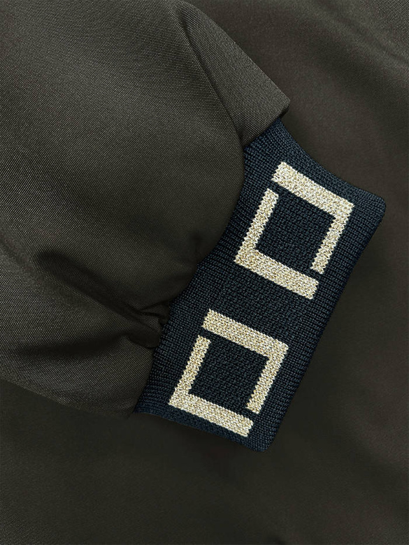 Krótka kurtka z ozdobnymi ściągaczami army (16M9083-136)