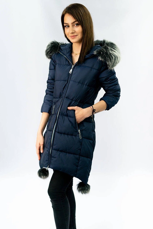 KURTKA DAMSKA ZIMOWA Z WYDŁUŻONYMI BOKAMI GRANATOWA (GWW6788X)