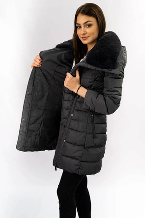 DŁUGA KURTKA DAMSKA ZIMOWA Z KAPTUREM CZARNA (B1068-30)