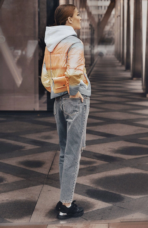 OPALIZUJĄCA DAMSKA KURTKA Z TOREBKĄ RAINBOW (AG3-07)