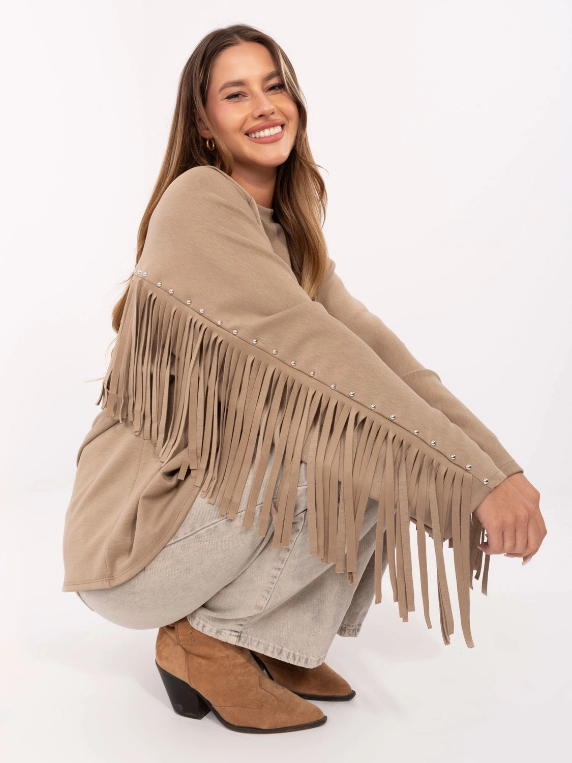 Luźna bluza damska z frędzlami ciemny beżowy (21695)