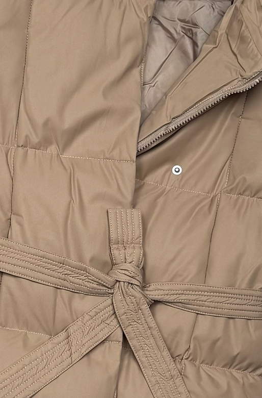 Zimowa damska kurtka z paskiem J Style ciemny beżowy (5M3227-84)