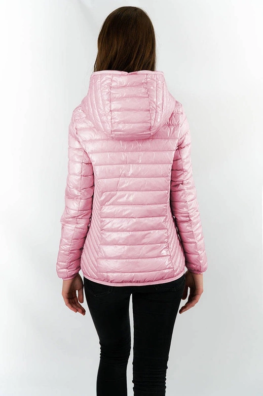 Pikowana kurtka damska z kapturem różowa (b9561)