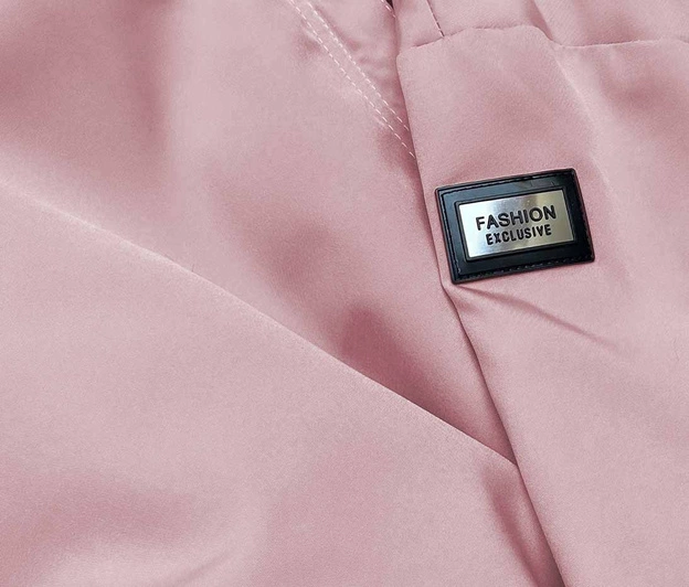 Cienka kurtka damska z ozdobną lamówką bladoróżowa (B8141-81)
