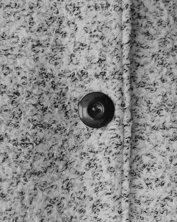 KRÓTKI PŁASZCZ ZE STÓJKĄ JASNOSZARY (536ART)