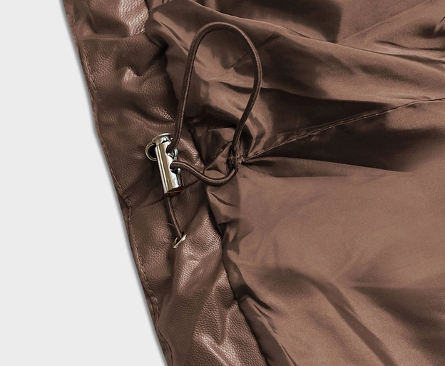 Luźna kurtka zimowa damska ze skóry ekologicznej brązowa (AG2-J90)