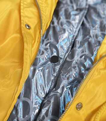 Kurtka damska z ozdobnym kapturem żółto/srebrna (yr2022)
