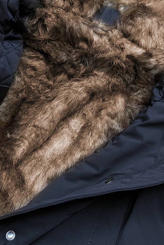 Pikowana zimowa kurtka damska z futerkiem granatowa (m-137)