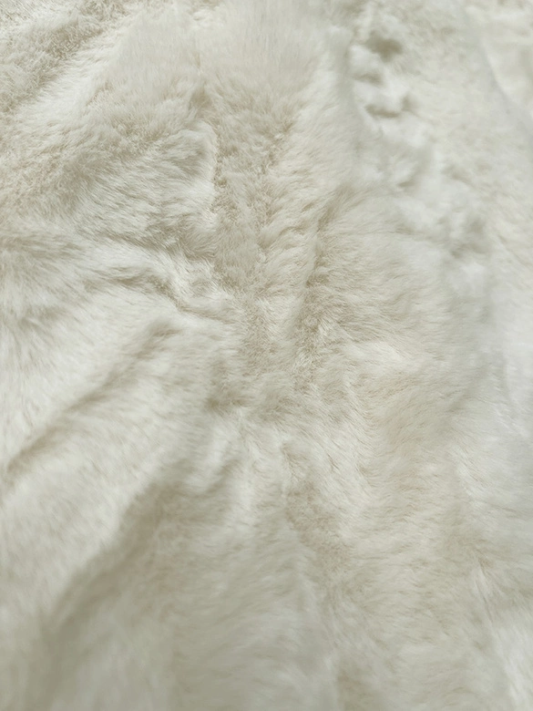 Płaszcz futerko damskie z kołnierzem ecru (WD2332)