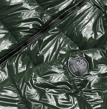 Lakierowana kurtka damska ciemnozielona (B8039-10)