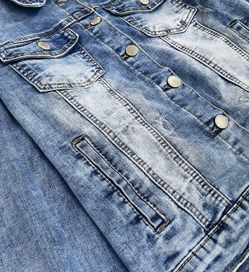 KRÓTKA KLASYCZNA DAMSKA KURTKA JEANSOWA NIEBIESKA (GD6641-K)