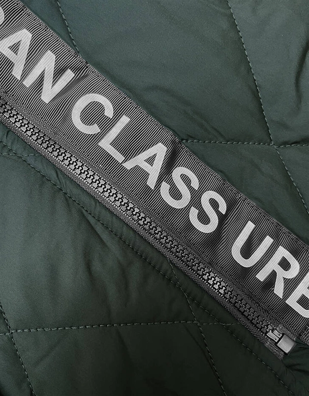 Pikowana kamizelka damska z ozdobną taśmą army (16M9118-136)