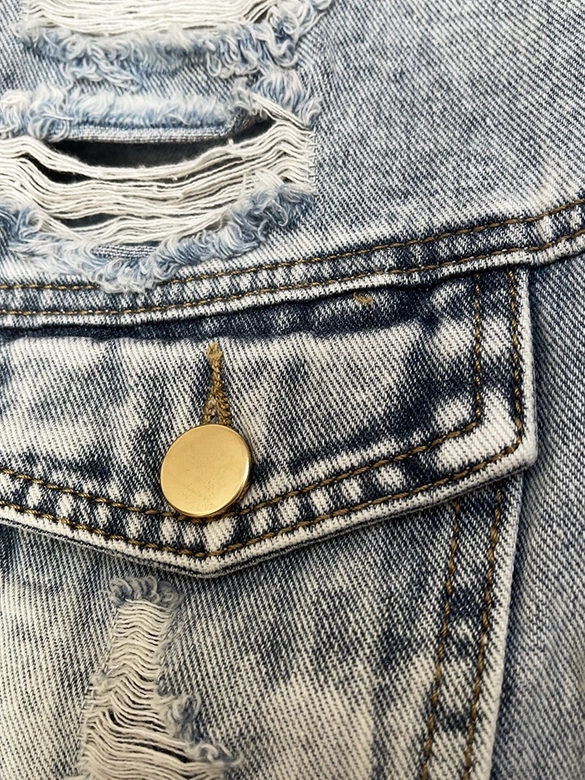 Luźna kurtka damska z przetarciami jasna niebieska (W024)