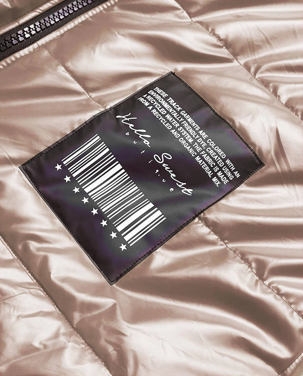 Dopasowana dłuższa kamizelka damska beżowa (b8023-51)