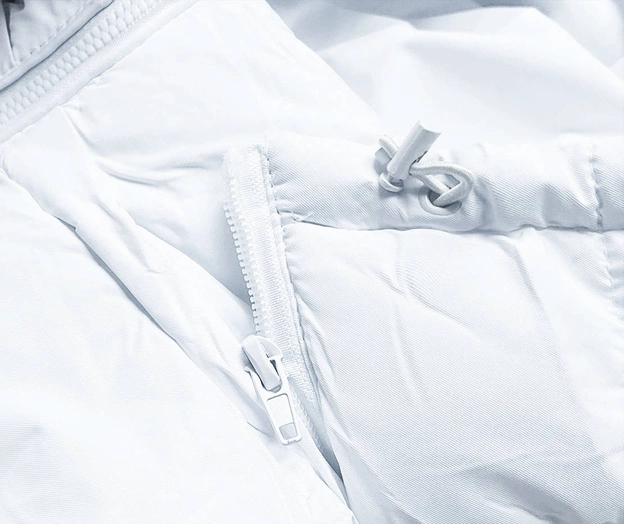 Puchowa kamizelka damska z kapturem biała (5M720-281)