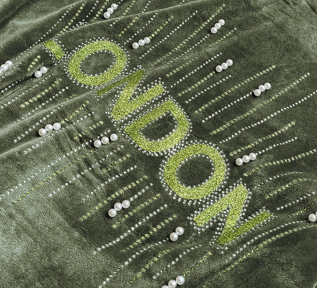 Welurowy dres z aplikacją zielony (81217)