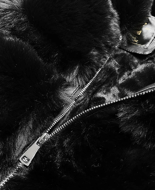 RAMONESKA Z FUTRZANYM KAPTUREM CZARNA (5543)