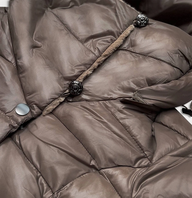 KURTKA ZIMOWA DAMSKA Z WYSOKĄ FUTRZNĄ STÓJKĄ CAPPUCCINO (J9-018)