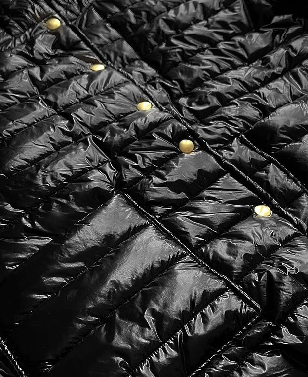 Krótka kurtka damska z wysoką stójką czarna (650art)