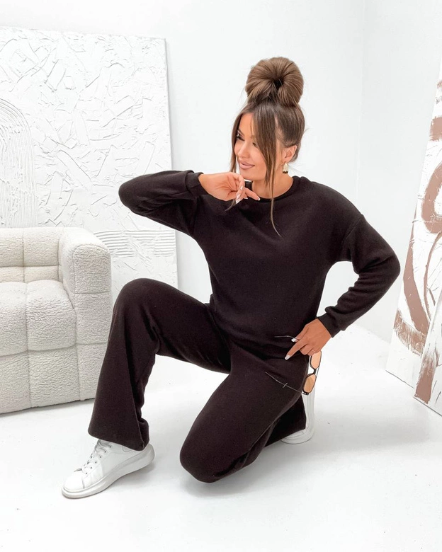 Dzianinowy komplet dwuczęściowy czekoladowy (821121)