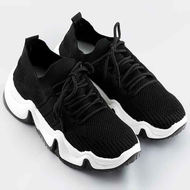 Czarne sneakersy na białej podeszwie (xa055)