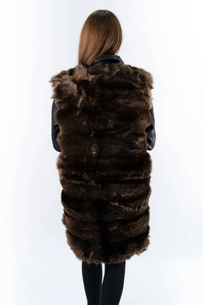 DŁUGA KAMIZELKA ZE SZTUCZNEGO FUTRA BRĄZOWA (102#)