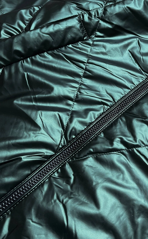 Damska kurtka ze srebrnym kapturem zielona (rqw-7008)