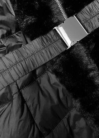 Przejściowa pikowana kurtka damska z futerkiem J Style czarna (11Z8087)