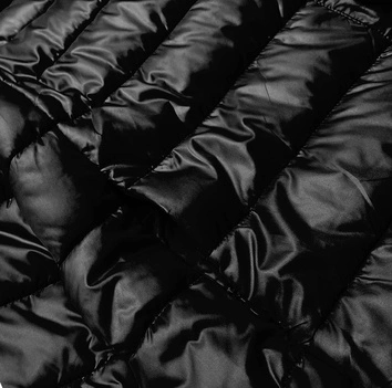 Krótka kurtka damska z dzianinowymi ściągaczami czarna (P22-6636-1)