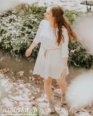 BAWEŁNIANA SUKIENKA W STYLU BOHO HAFTOWANA BIAŁA (212ART)