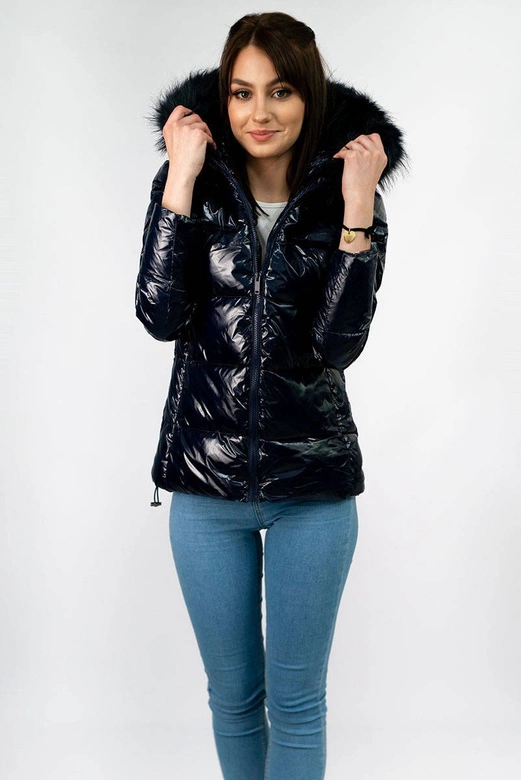 Lakierowana pikowana kurtka damska granatowa (7693)