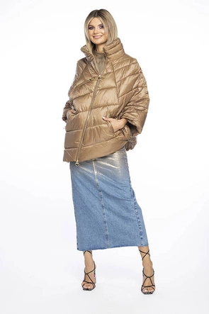 Kurtka damska ponczo z ozdobnymi suwakami Ann Gissy ciemny beż (AG1-J9171)