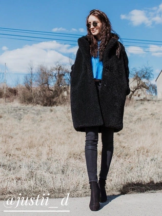 FUTRZANY ZIMOWY DAMSKI PŁASZCZ Z KIESZENIAMI CZARNY (461ART)