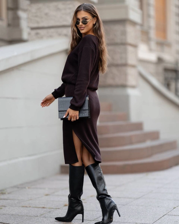 Dzianinowy komplet ze spódnicą czekoladowy (82103)